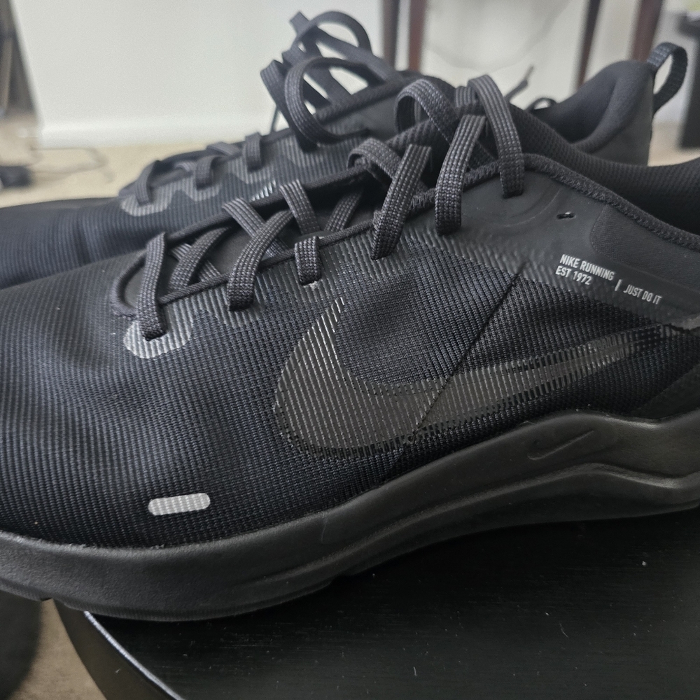 Nike Men's Black Athletic Shoes   !!!Great Condition!!!!